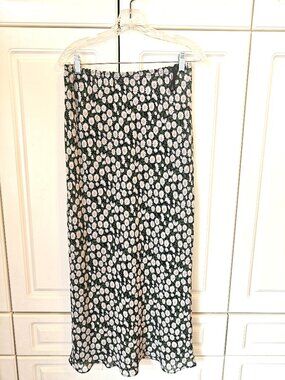 Jones New York Sport Green/White Floral Skirt, size 6, New